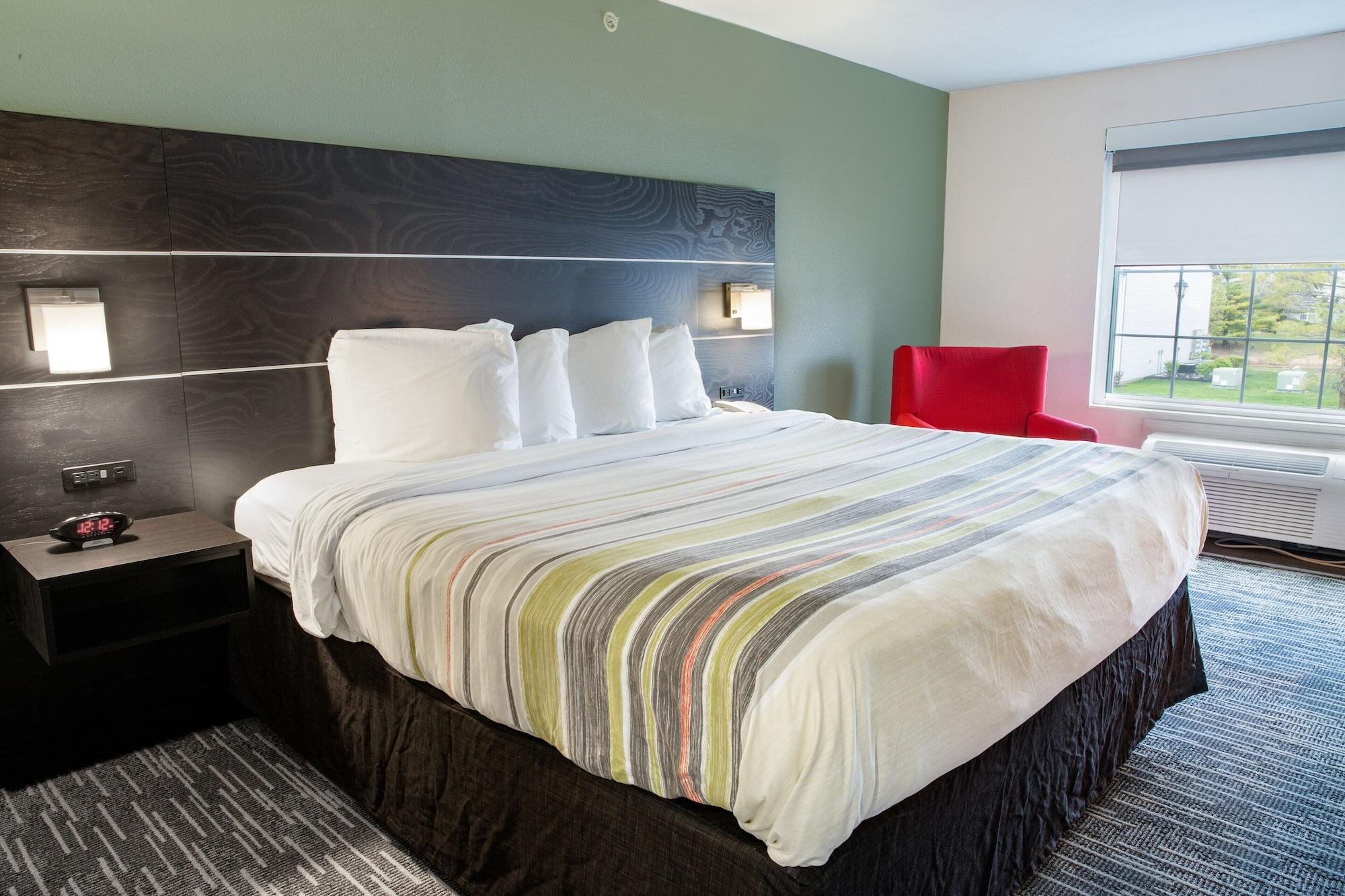 Hotel Country & By Radisson, West, Oh