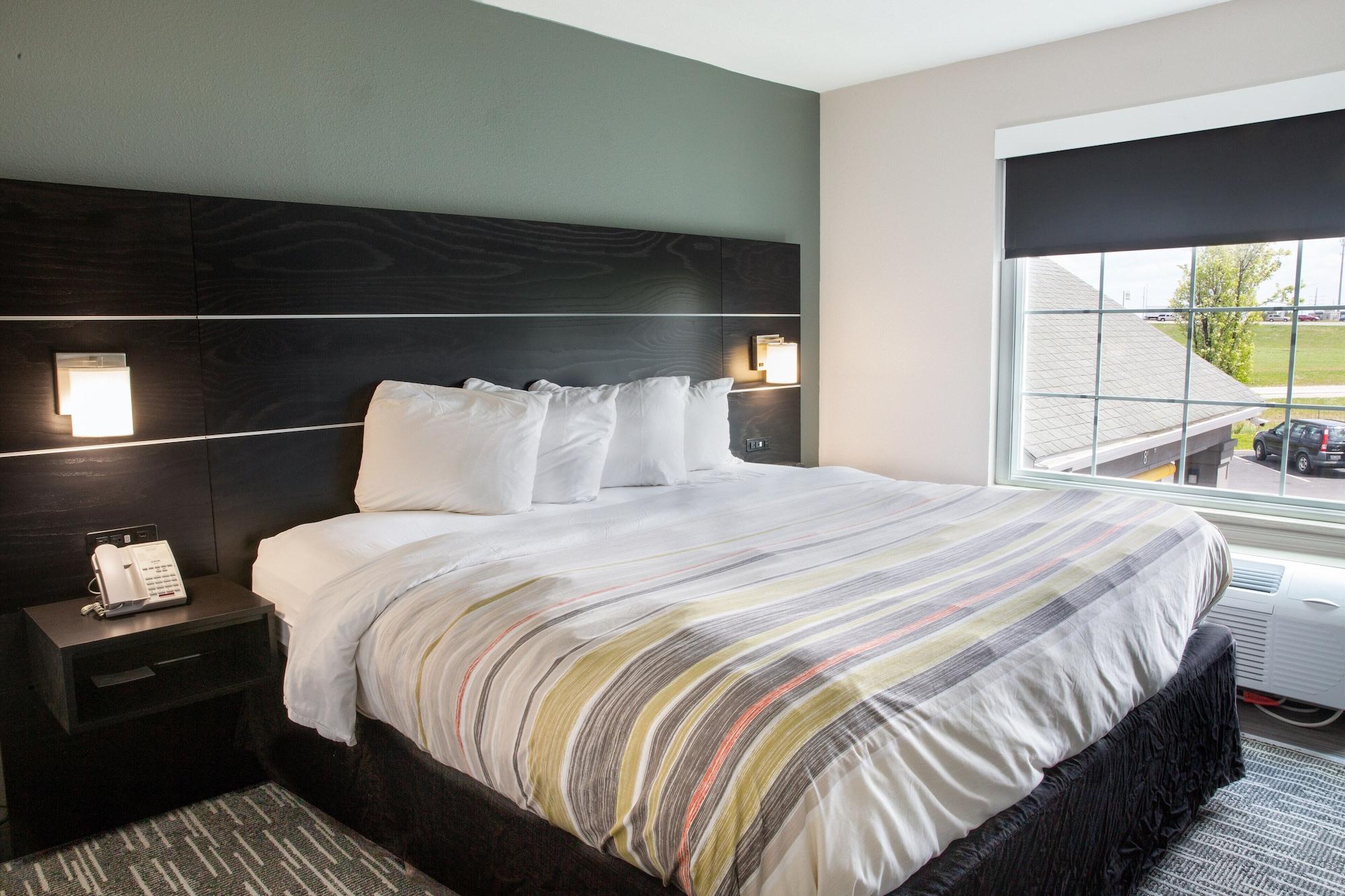 Country & By Radisson, West, Oh 3*