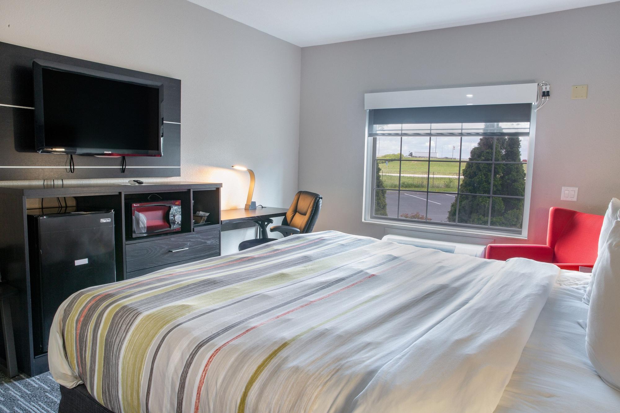 Country & By Radisson, West, Oh 3*