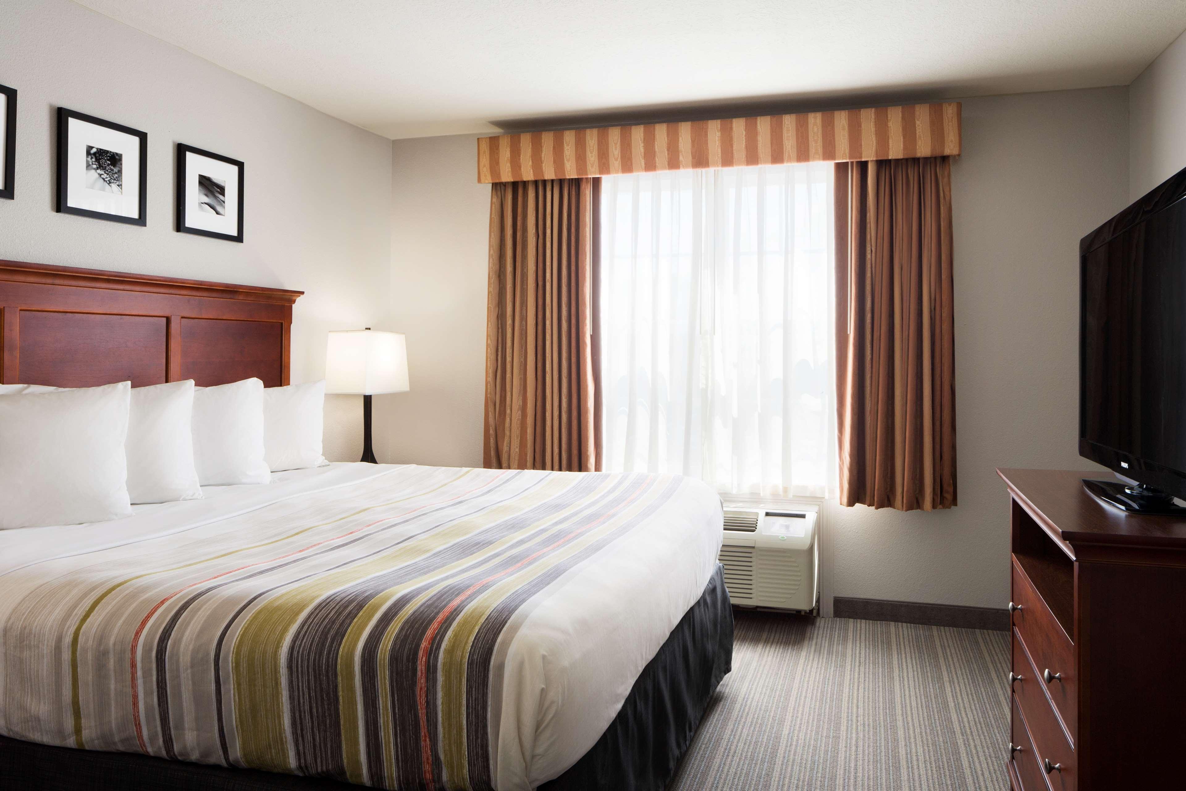Country & By Radisson, West, Oh Columbus