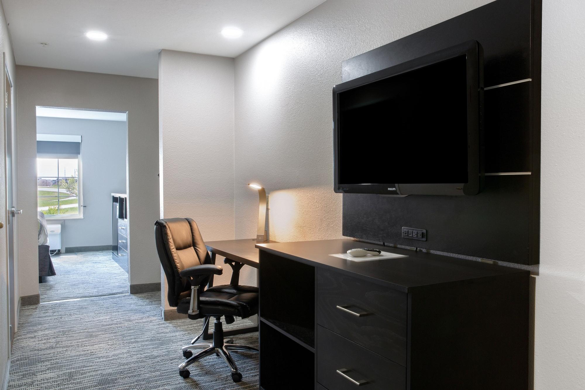 Hotel Country & By Radisson, West, Oh 3*