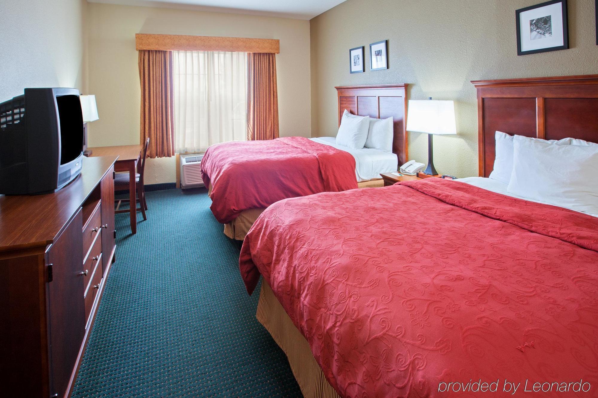 Country & By Radisson, West, Oh 3*