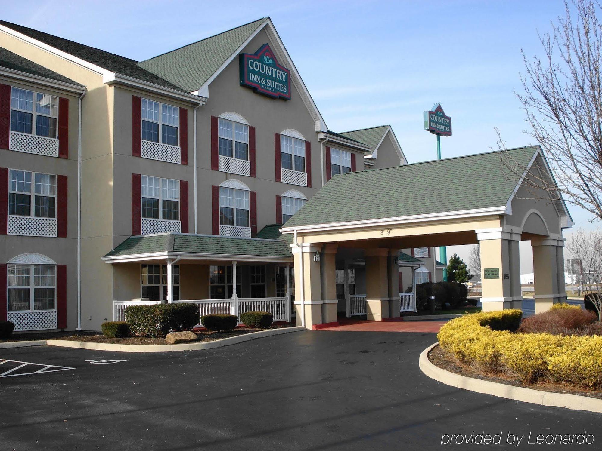 Country & By Radisson, West, Oh Hotel