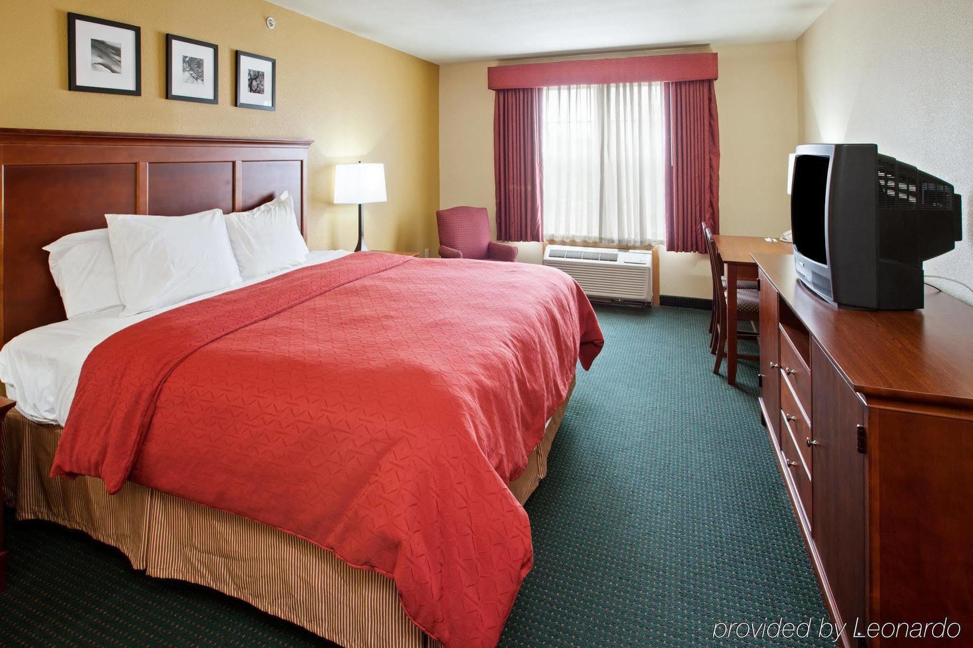Country & By Radisson, West, Oh Hotel 3*