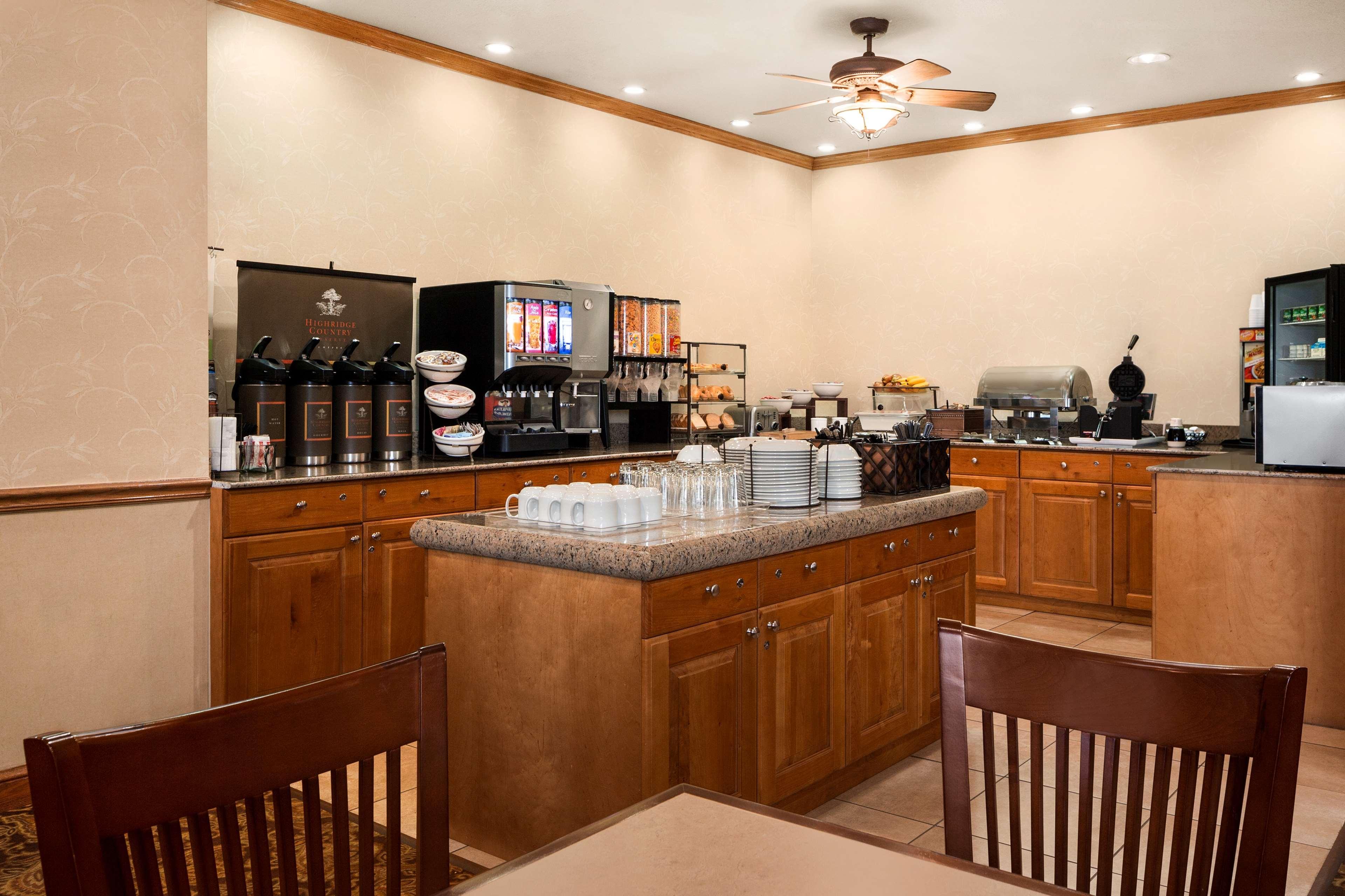 Hotel Country & By Radisson, West, Oh 3*