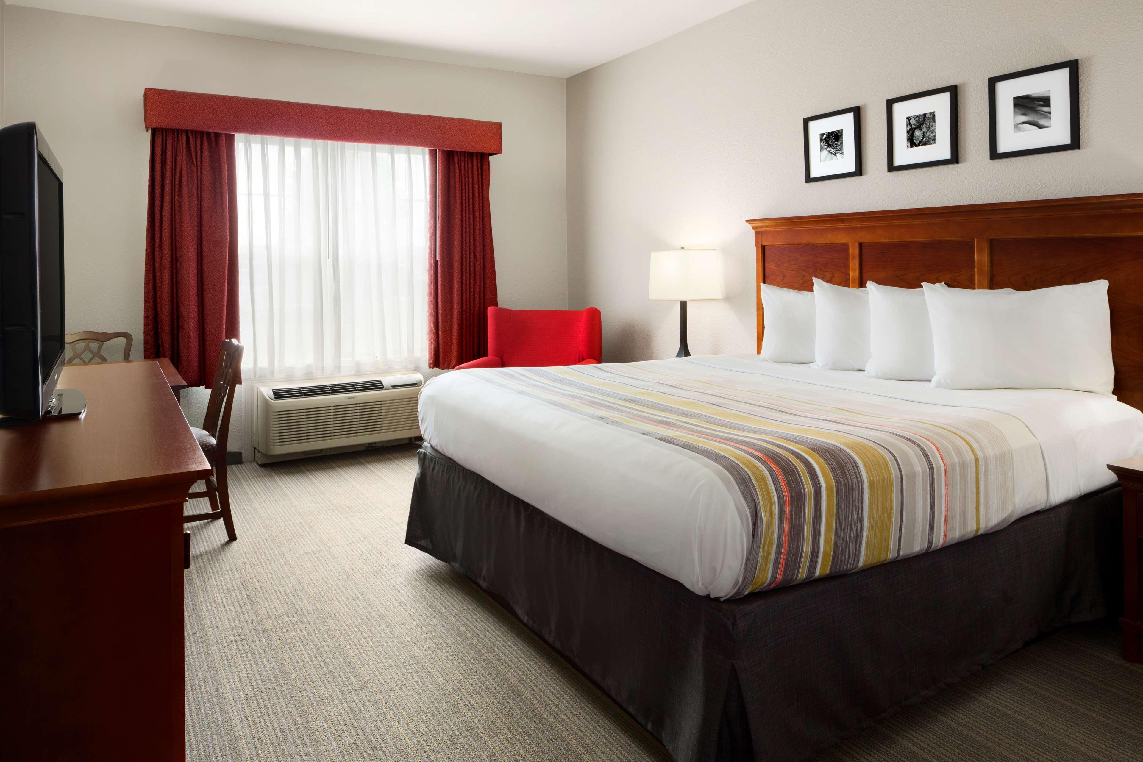 Country & By Radisson, West, Oh Hotel